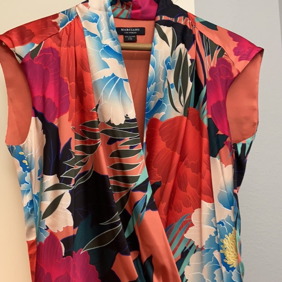 MARCIANO 100 💯 silk, extremely colorful, never worn, NWOT - Picture 2 of 6